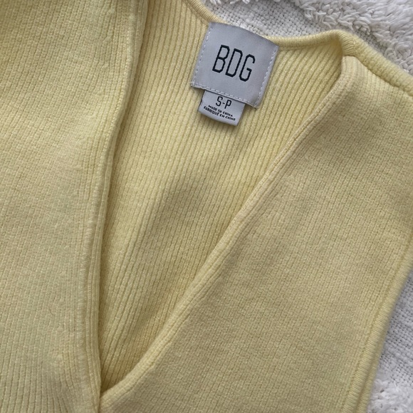 Yellow knit crop top - Picture 3 of 3